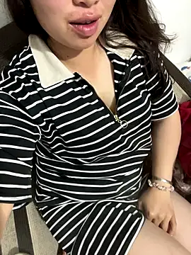 Nhung584 online show from 10/29/25, 01:13