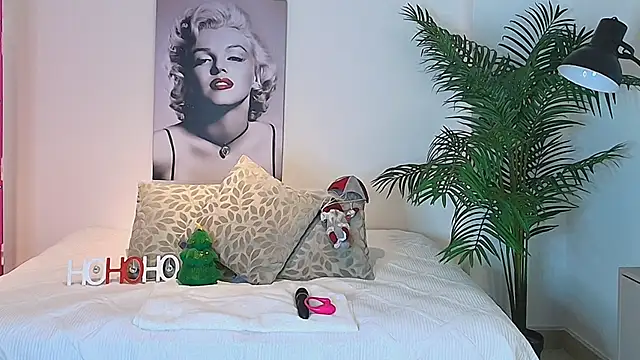 Snapshot of LUNAA___ chatting on 11/29/25, 03:53 LUNAA online show from 11/29/25, 03:53