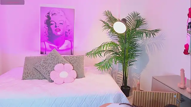 LUNAA    online show from 03/26/26, 03:34