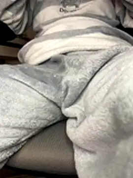 Snapshot of sonwmelt1 chatting on 10/20/25, 04:24 sonwmelt1 online show from 10/20/25, 04:24