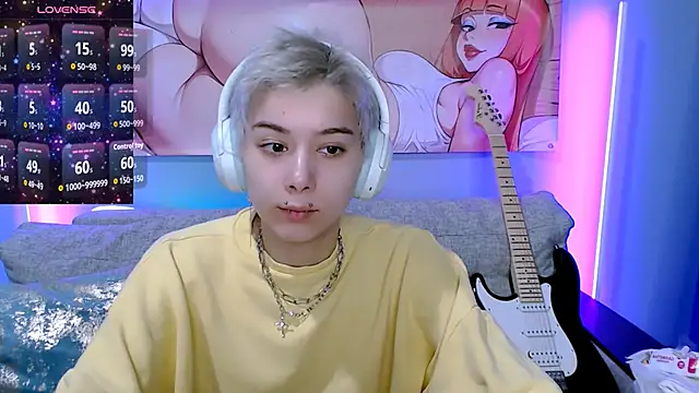 Snapshot of SophieAsh chatting on 11/08/25, 07:08 SophieAsh online show from 11/08/25, 07:08