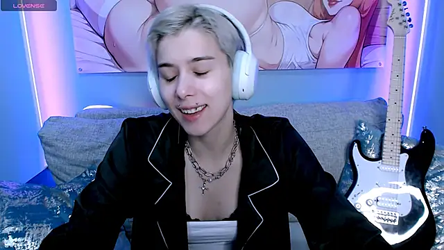 Snapshot of SophieAsh chatting on 11/16/25, 10:32 SophieAsh online show from 11/16/25, 10:32