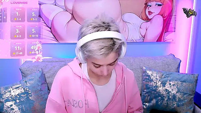 Snapshot of SophieAsh chatting on 11/20/25, 08:03 SophieAsh online show from 11/20/25, 08:03