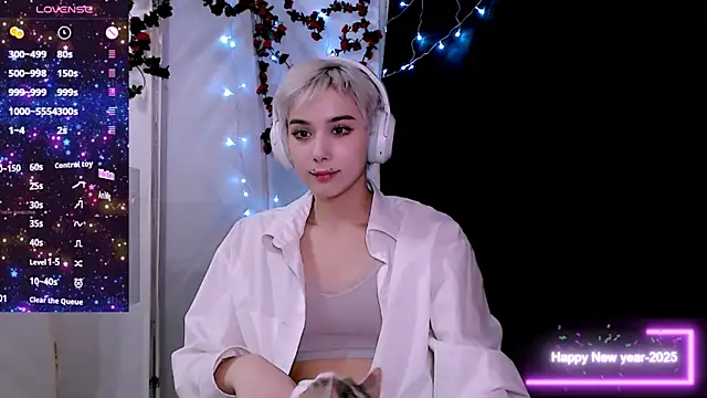 Snapshot of SophieAsh chatting on 12/21/25, 06:04 SophieAsh online show from 12/21/25, 06:04