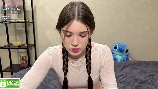 Snapshot of MollyBaby chatting on 10/23/25, 02:38 MollyBaby online show from 10/23/25, 02:38