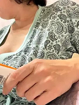 Kiravix online show from 10/25/25, 06:24