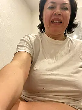 Snapshot of Kiravix chatting on 12/19/25, 08:49 Kiravix online show from 12/19/25, 08:49