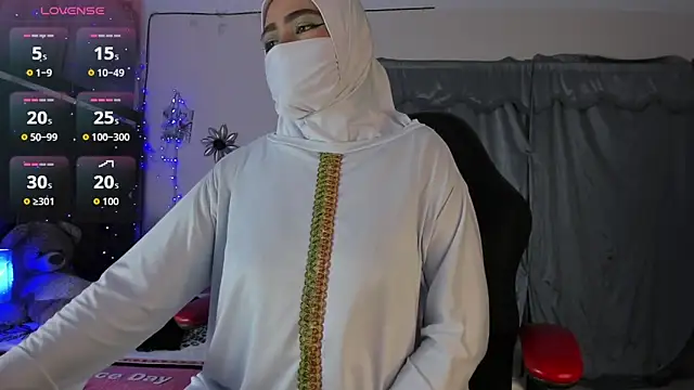 Snapshot of MarianFadel chatting on 09/30/25, 12:32 MarianFadel online show from 09/30/25, 12:32