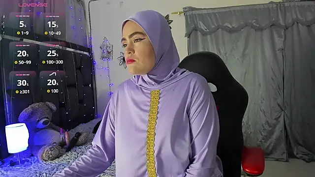 Snapshot of MarianFadel chatting on 10/04/25, 12:47 MarianFadel online show from 10/04/25, 12:47