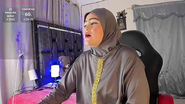 Snapshot of MarianFadel chatting on 10/09/25, 12:25 MarianFadel online show from 10/09/25, 12:25