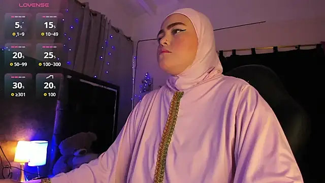 Snapshot of MarianFadel chatting on 10/15/25, 12:27 MarianFadel online show from 10/15/25, 12:27