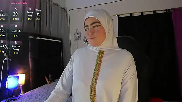 Snapshot of MarianFadel chatting on 10/23/25, 02:49 MarianFadel online show from 10/23/25, 02:49