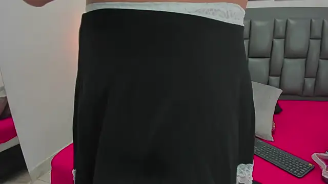 dakota roussee online show from 11/17/25, 12:33