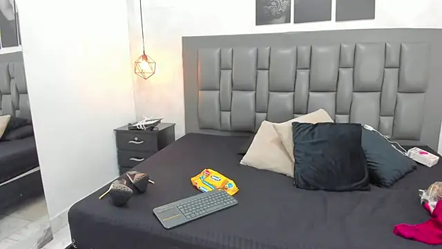 dakota roussee online show from 02/10/26, 02:10