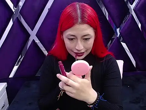 Melody Klum  online show from 10/09/25, 01:42