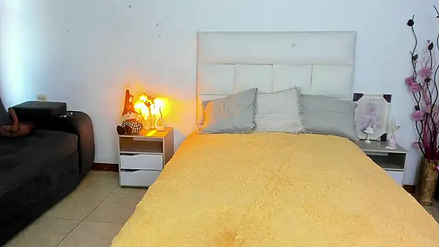 Snapshot of hannahdvil1 chatting on 10/09/25, 11:52 hannahdvil1 online show from 10/09/25, 11:52