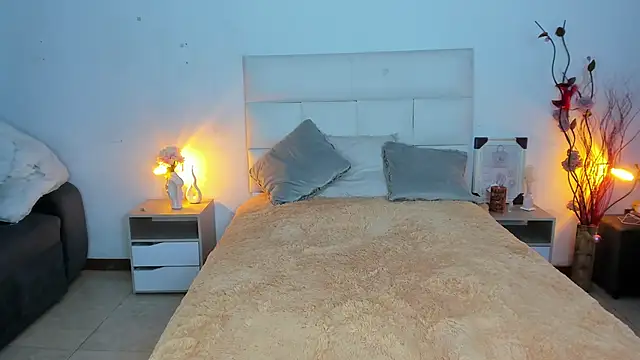 hannahdvil1 online show from 11/11/25, 11:43