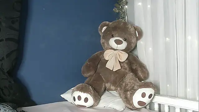 Snapshot of lishainparis18 chatting on 03/28/26, 05:23 lishainparis18 online show from 03/28/26, 05:23