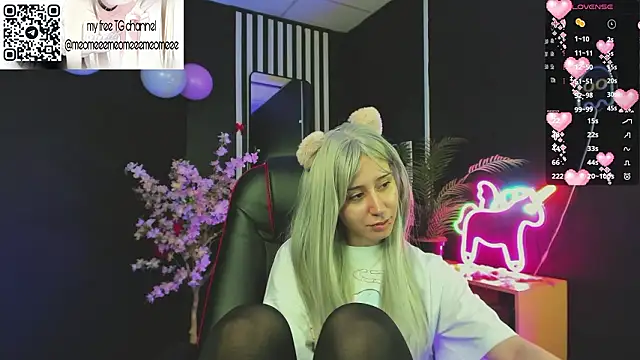 Snapshot of meomeee chatting on 02/13/26, 04:36 meomeee online show from 02/13/26, 04:36