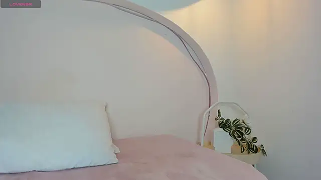 sweetluu  online show from 09/24/25, 07:39