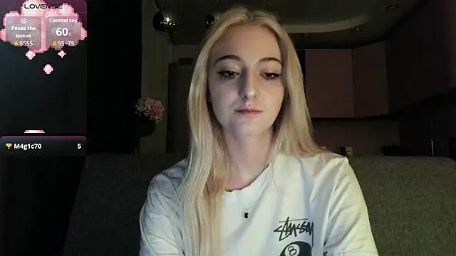 Snapshot of white_liillyy chatting on 09/17/25, 10:33 white liillyy online show from 09/17/25, 10:33