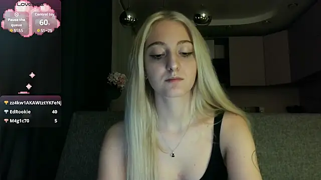 Snapshot of white_liillyy chatting on 09/18/25, 11:18 white liillyy online show from 09/18/25, 11:18