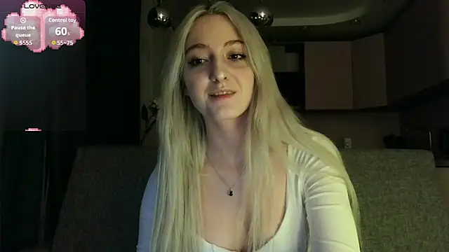 Snapshot of white_liillyy chatting on 10/05/25, 07:45 white liillyy online show from 10/05/25, 07:45