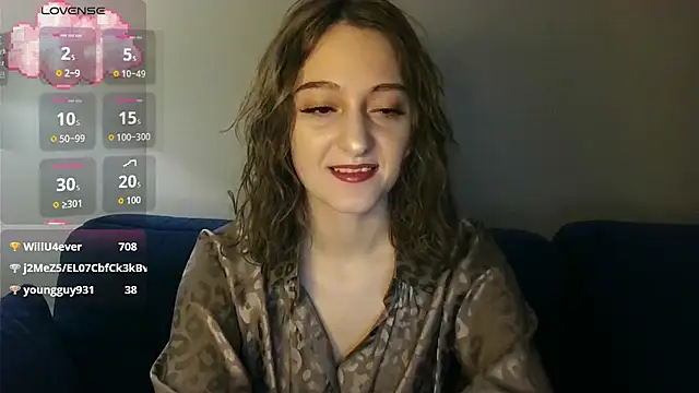 Snapshot of white_liillyy chatting on 12/13/25, 11:43 white liillyy online show from 12/13/25, 11:43