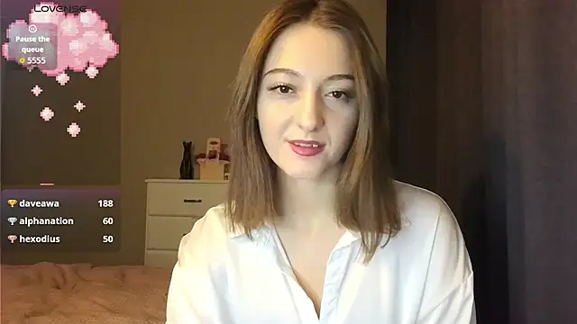 Snapshot of white_liillyy chatting on 12/15/25, 10:14 white liillyy online show from 12/15/25, 10:14