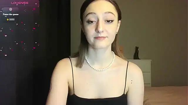 Snapshot of white_liillyy chatting on 03/24/26, 09:42 white liillyy online show from 03/24/26, 09:42