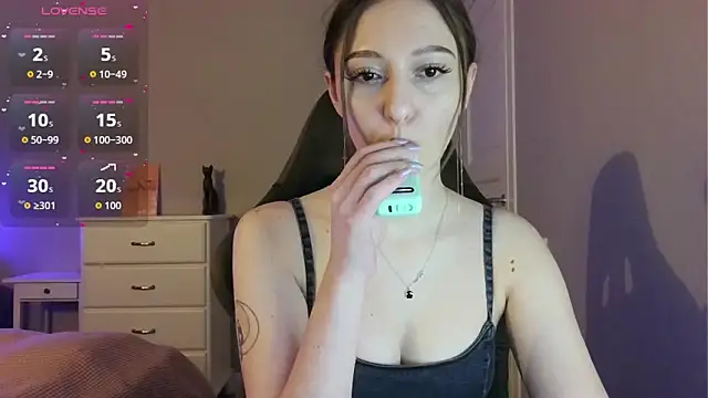 Snapshot of white_liillyy chatting on 04/08/26, 10:21 white liillyy online show from 04/08/26, 10:21