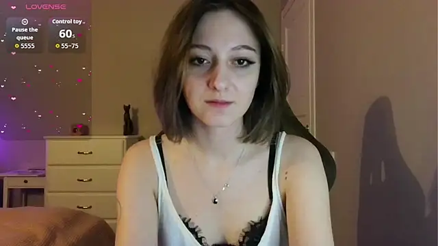 Snapshot of white_liillyy chatting on 05/27/26, 09:23 white liillyy online show from 05/27/26, 09:23