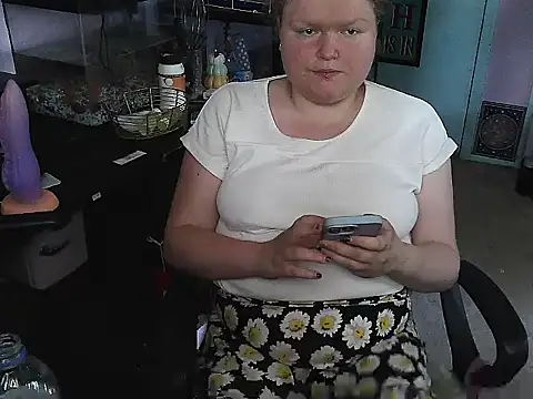 Snapshot of KadiSparkle chatting on 09/17/25, 02:08 KadiSparkle online show from 09/17/25, 02:08