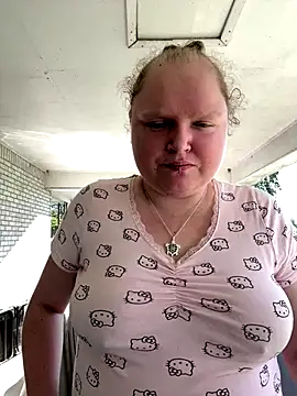 Snapshot of KadiSparkle chatting on 09/26/25, 02:21 KadiSparkle online show from 09/26/25, 02:21