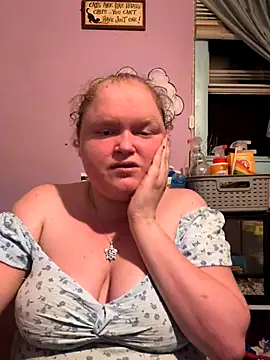 Snapshot of KadiSparkle chatting on 09/30/25, 02:38 KadiSparkle online show from 09/30/25, 02:38