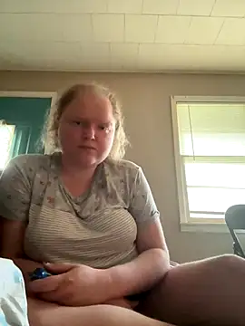 Snapshot of KadiSparkle chatting on 09/30/25, 09:42 KadiSparkle online show from 09/30/25, 09:42