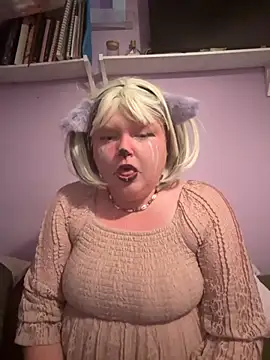 Snapshot of KadiSparkle chatting on 11/01/25, 01:07 KadiSparkle online show from 11/01/25, 01:07