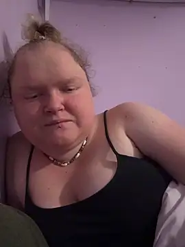 Snapshot of KadiSparkle chatting on 11/03/25, 04:03 KadiSparkle online show from 11/03/25, 04:03