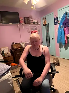 Snapshot of KadiSparkle chatting on 11/04/25, 01:48 KadiSparkle online show from 11/04/25, 01:48