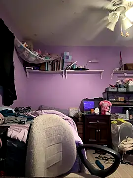 Snapshot of KadiSparkle chatting on 11/18/25, 02:39 KadiSparkle online show from 11/18/25, 02:39