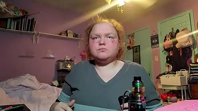 Snapshot of KadiSparkle chatting on 02/15/26, 11:56 KadiSparkle online show from 02/15/26, 11:56