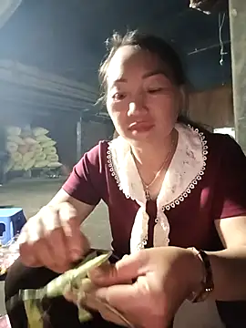 Snapshot of Exembin chatting on 10/04/25, 12:25 Exembin online show from 10/04/25, 12:25