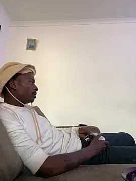 Snapshot of AllDayBbC chatting on 03/04/26, 03:18 AllDayBbC online show from 03/04/26, 03:18