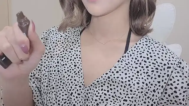 Snapshot of miho-ch chatting on 03/21/26, 12:10 miho-ch online show from 03/21/26, 12:10