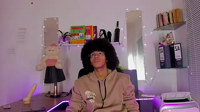 Snapshot of DEAMOL chatting on 10/03/25, 06:21 DEAMOL online show from 10/03/25, 06:21