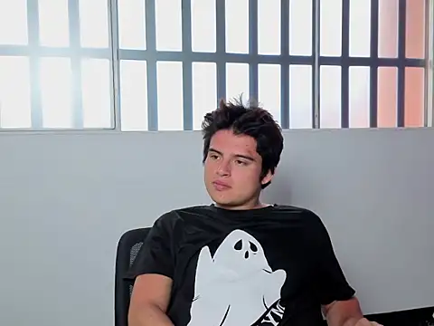 Snapshot of invincible200 chatting on 10/30/25, 01:56 invincible200 online show from 10/30/25, 01:56