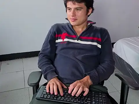 Snapshot of invincible200 chatting on 11/03/25, 02:07 invincible200 online show from 11/03/25, 02:07