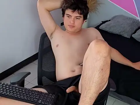 Snapshot of invincible200 chatting on 11/13/25, 03:55 invincible200 online show from 11/13/25, 03:55