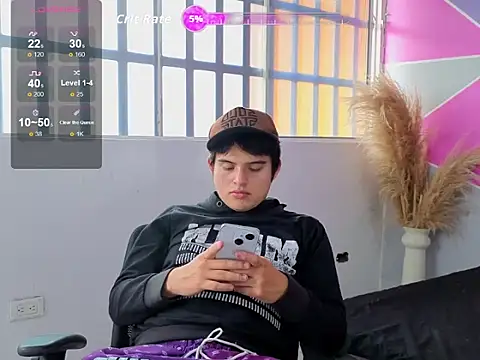 Snapshot of invincible200 chatting on 11/19/25, 02:39 invincible200 online show from 11/19/25, 02:39