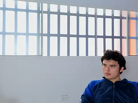 Snapshot of invincible200 chatting on 11/24/25, 02:39 invincible200 online show from 11/24/25, 02:39